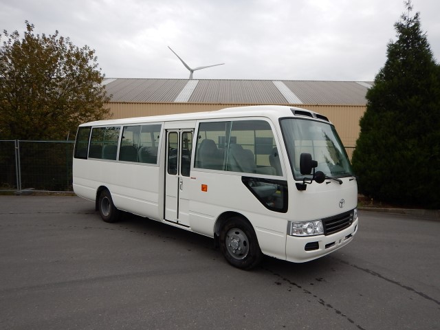 <a href='https://www.autoredo.com/fr/segment/vehicules/autobus-minibus/' title='Export Autobus & Minibus'>Autobus & Minibus</a> Toyota Coaster